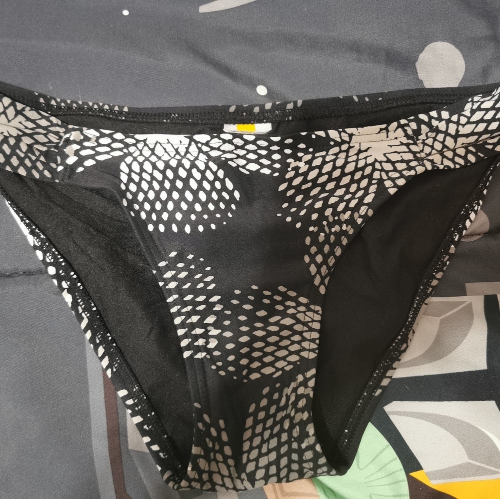 Bikini bottom 2/25$